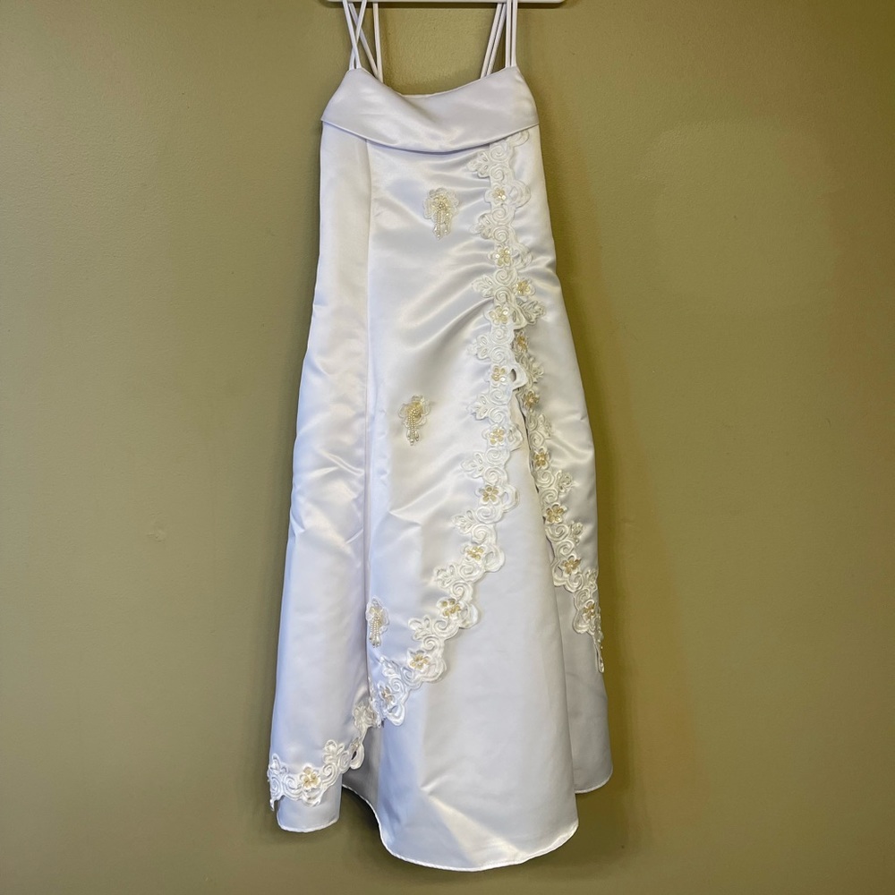 Beautiful girls white 1st Communion Dress Size 8